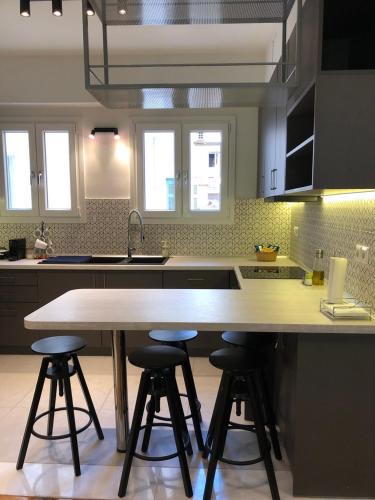 3 BD apart in the center of Athens 2min from metro