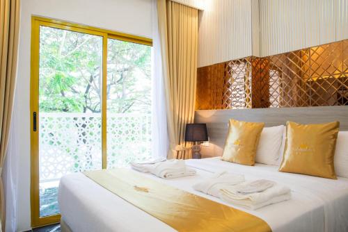 Postel nebo postele na pokoji v ubytování The Royal Clb Hotel and Resorts