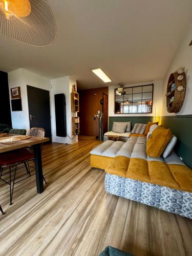 Appartement entre forêt, lac et océan