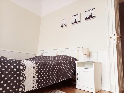 Ένα ή περισσότερα κρεβάτια σε δωμάτιο στο Idill Apartmanház B&B