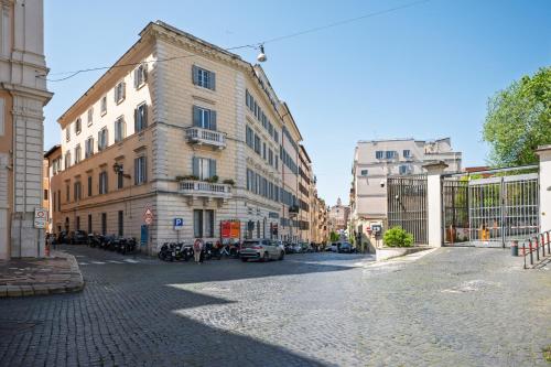 Qflat Elegant Palumbo Vatican