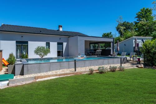 Villa Shanti, a luxurious and modern Villa surrounded by nature