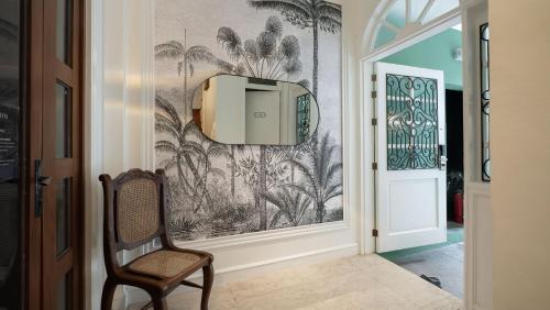 マニラにあるMiraNamin Nest LIRYO Suite in Unique Historic Home - Garden Access, Family Friendly, Shared Kitchenのギャラリーの写真