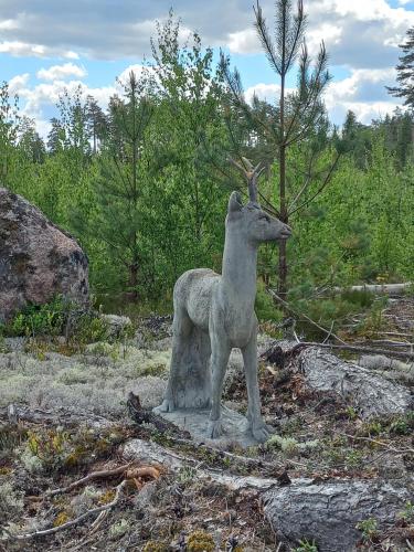 a statue of a deer standing in a field at Pauliström - Schöne Ferienwohnung für bis zu 4 Personen - 60qm in Pauliström