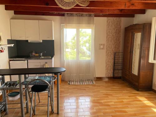 Kuchyň nebo kuchyňský kout v ubytování Studio entre mer et montagne