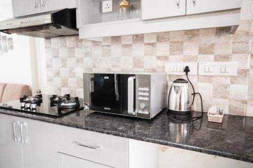 Dapur atau dapur kecil di Bellagio Rezidencia 1 BHK Service Apartments