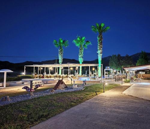 Bazén v ubytování Hotel Marilena nebo v jeho okolí