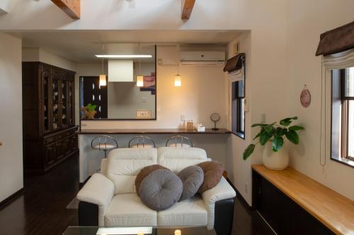 a living room with a white couch with pillows on it at 3LDK MAX12名 富士山が見える一棟貸 スタイリッシュデザイン Villa Sena in Nishikatsuracho