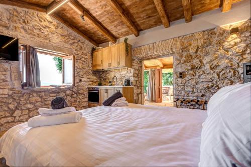 Elysian Stonehouse by the beach