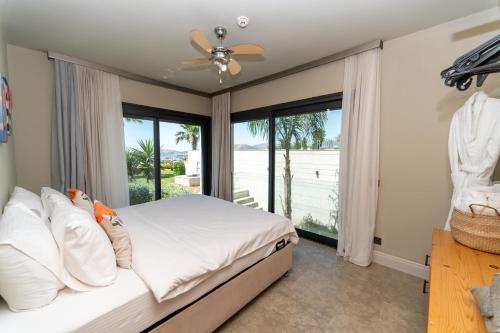 A bed or beds in a room at Vistaport A - Luxury Villa