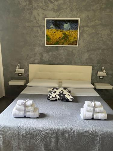 a bedroom with a bed with towels on it at B&B La Villetta in Piacenza