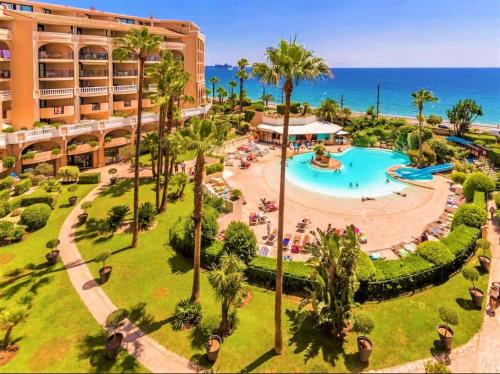 Beachfront 4 - 6 people 2 swimming pool