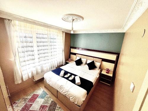 Postel nebo postele na pokoji v ubytování Taksim White Mansion Hotel