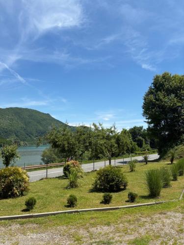 a park with a river and trees and a road at Dijanin Konak in Zvornik