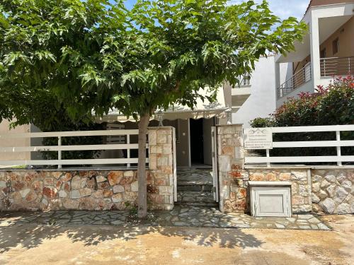 a tree in the entrance to a house at Estia House 1-2 in Nikiti