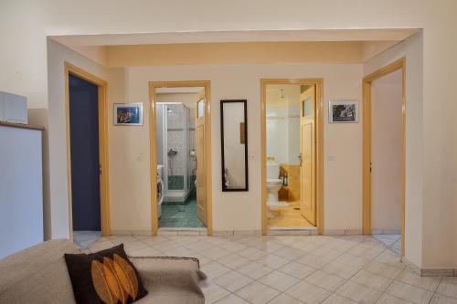 Tritsa House, 3-bedroom apt next to Corfu Town and airport - whole apt or individual rooms with shared common spaces