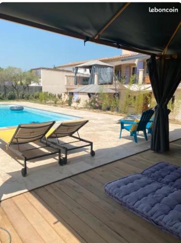 Photo de la galerie de l'établissement Villa avec piscine, à La Fare-les-Oliviers