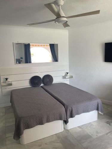 Seafront studio Camisón beach