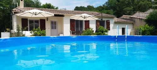 Charming Forest Hideaway - Pool, Toys and Happy Hens