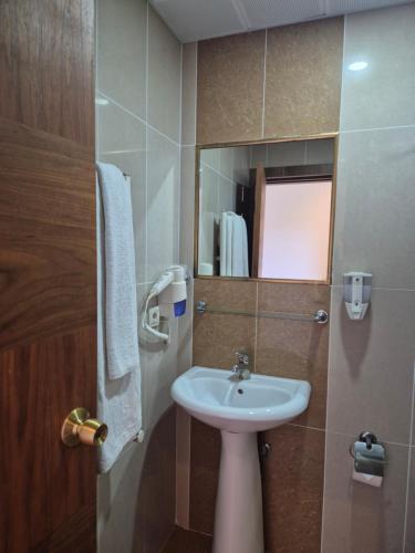 Koupelna v ubytování Dinara Apart Hotel