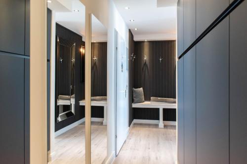 a dressing room with mirrors and a dressing table at Ferienwohnung Hang Loose Scharbeutz in Scharbeutz