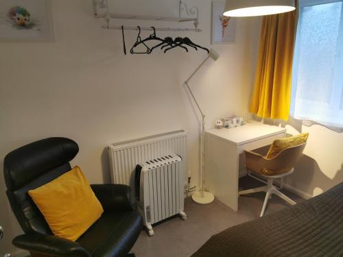 Χώρος καθιστικού στο Comfy compact apartment with parking and 1GB wifi