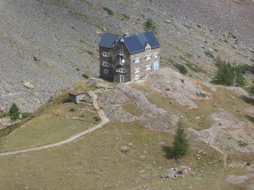 an aerial view of a building on a mountain at La casa dei poeti in Cervasca