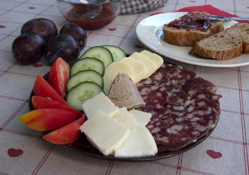 two plates of cheese and fruit on a table at Turistična kmetija Weiss in Miklavž pri Taboru