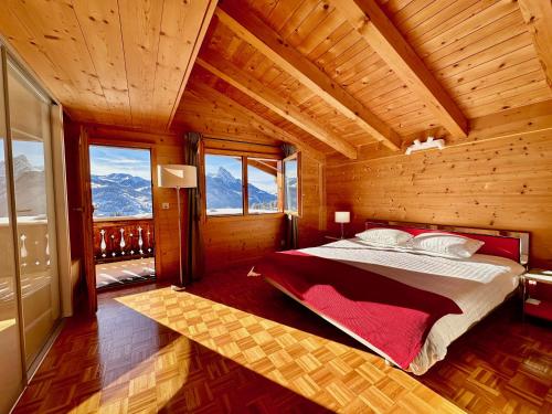 Ένα ή περισσότερα κρεβάτια σε δωμάτιο στο Chalet mit Traumblick & Sauna