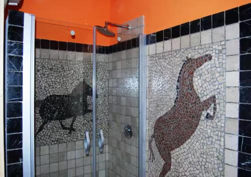 a shower with a horse mosaic on the wall at Turistična kmetija Weiss in Miklavž pri Taboru
