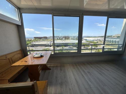 T2 cabine avec climatisation et parking, 5 personnes à Sète - FR-1-472-208