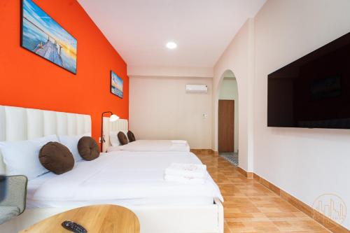 Televisyen dan/atau pusat hiburan di KN Holiday Home in Global City