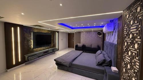 Gallery image of Multazam Heights, DHA Phase 8 - Studio Apartments - Near Airport in Lahore