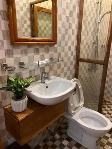 a bathroom with a sink and a toilet at Liên Tho Hotel Phú Quốc in Phu Quoc