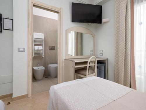 Koupelna v ubytování Hotel Gardenia Sorrento, Ascend Hotel Collection