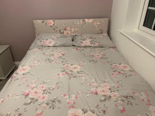 Katil atau katil-katil dalam bilik di Silverstone - 5 Bed - Sleeps 10