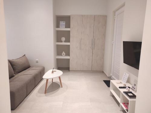 TV a/nebo společenská místnost v ubytování Elli Studio on Ermou 246