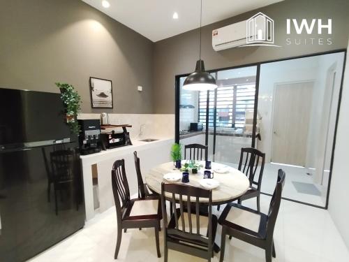 Η κουζίνα ή μικρή κουζίνα στο Ipoh Guesthouse by IWH Suites