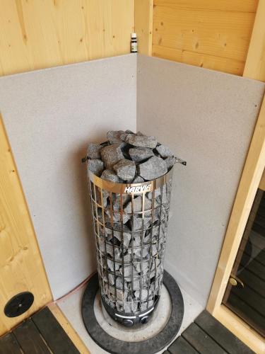 Photo de la galerie de l'établissement Maison avec jacuzzi et jardin, à Landivisiau