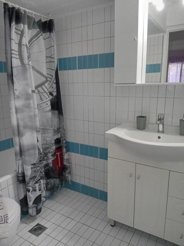Koupelna v ubytování Cozy flat in Nea Makri