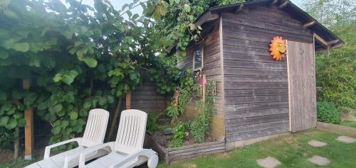 Taman di luar A La Topaze #Gîte calme #3 pers #Piscine privée #Cholet #Wifi haut débit #Préau #Cholet #Parc japonais #Puy du F ou