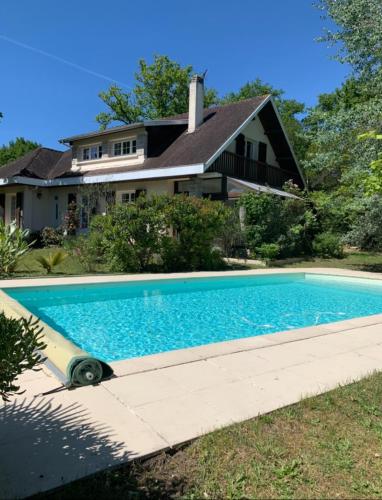 Havre de Paix avec Jardin, Piscine et Véranda