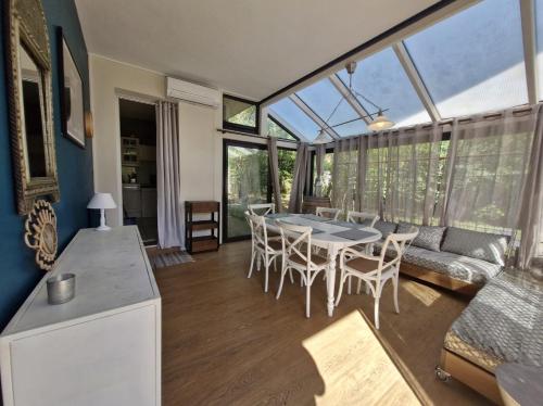 Photo de la galerie de l'établissement Havre de Paix avec Jardin, Piscine et Véranda, à Mont-de-Marsan