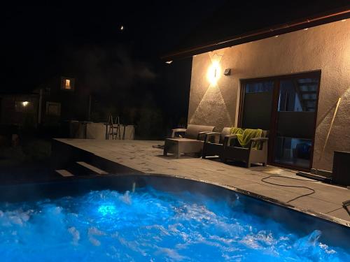 ''Kaszebe ''Domek letniskowy całoroczny z jacuzzi ,klimatyzacja nad jeziorem Raduńskim