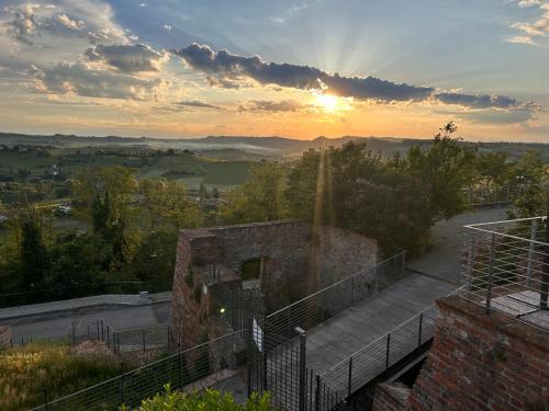 a view of the sunset from a building at Sorriso Dei Maestri in Calosso