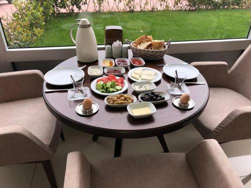 Comida en o cerca de este hotel