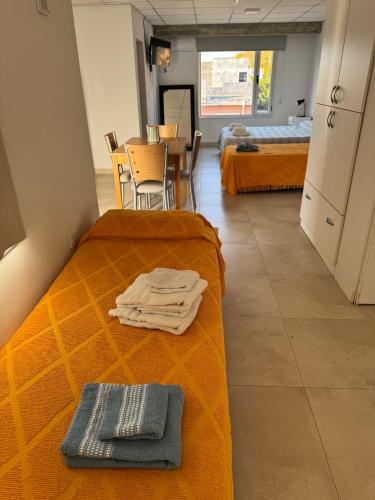 Ένα ή περισσότερα κρεβάτια σε δωμάτιο στο Apart Rocamora