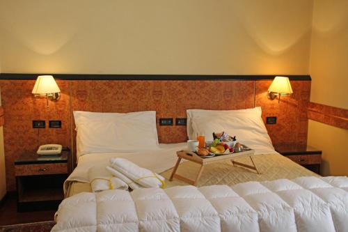 Postel nebo postele na pokoji v ubytování Park Hotel Villa Leon d'Oro
