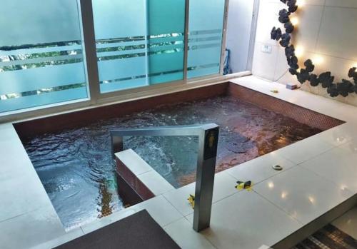 Ένα μπάνιο στο The Condo C - Luxury Condo with Onsen