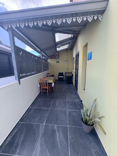 a room with a patio with a table and chairs at Ti case muguets in Saint-Paul
